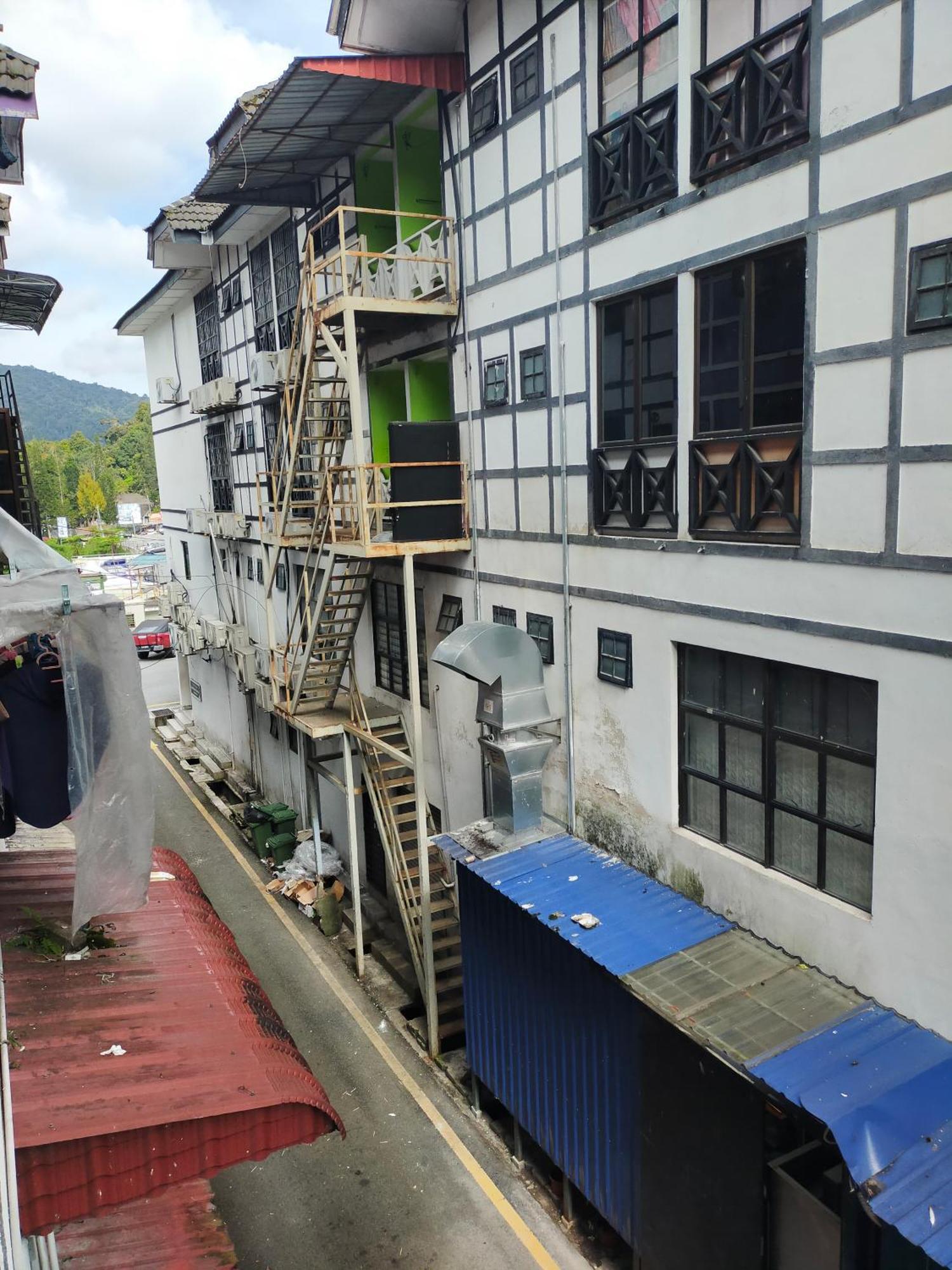 Netasha Holiday Inn ตานาห์ราตา ภายนอก รูปภาพ