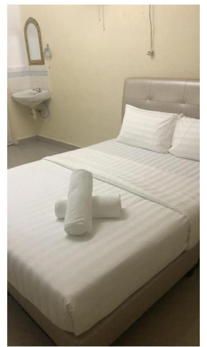 Netasha Holiday Inn ตานาห์ราตา ภายนอก รูปภาพ